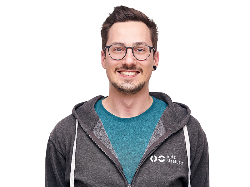 Portrait von Daniel Schmidt, Data & Analytics-Experte der netzstrategen
